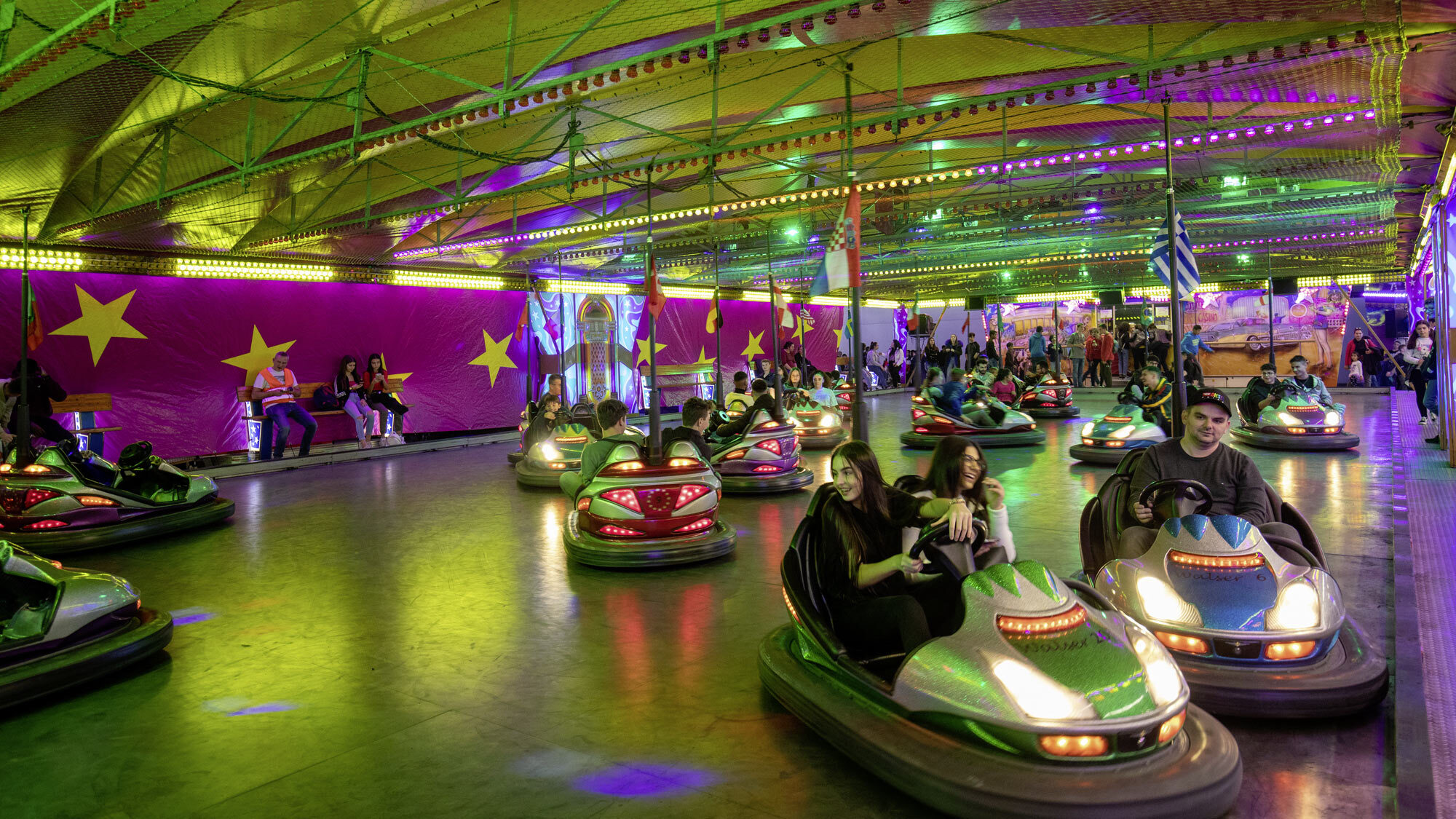 Messehalle heute: Heute sind die kleinen Flitzer auch bei den Mädchen und Frauen beliebt.