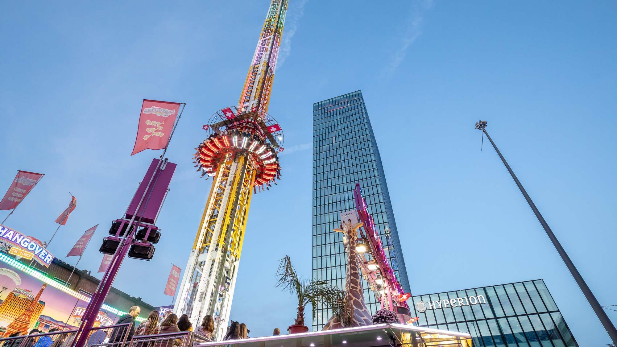 Ikonisch: Der Free Fall Tower auf dem Messeplatz.