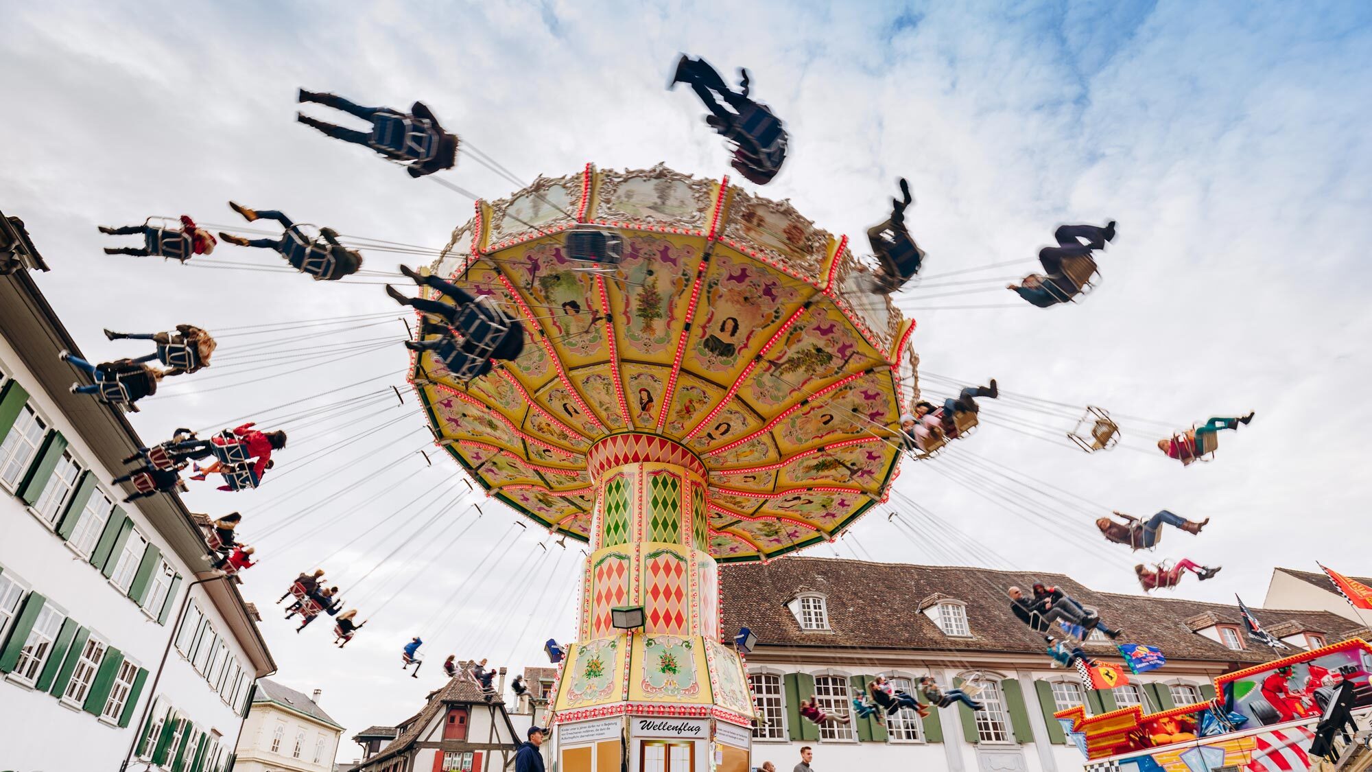 Kettenkarussell auf dem Münsterplatz.